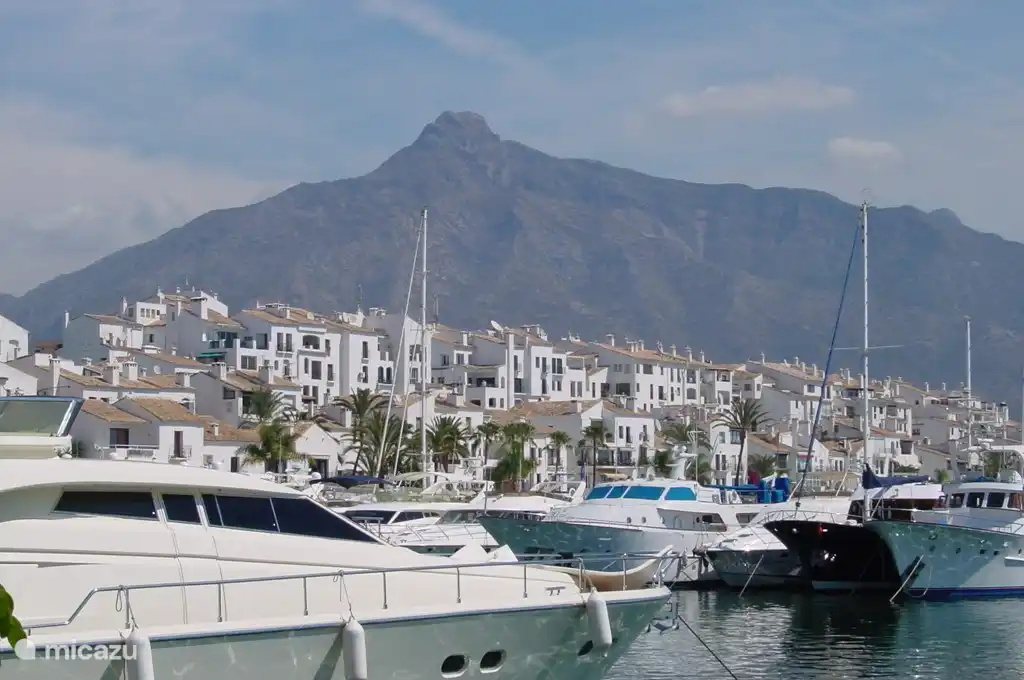 Puerto Ban&#250;s