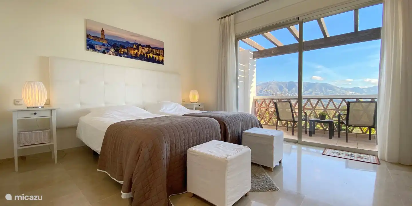 Dormitorio principal con ba&#241;o en suite con ba&#241;era de hidromasaje