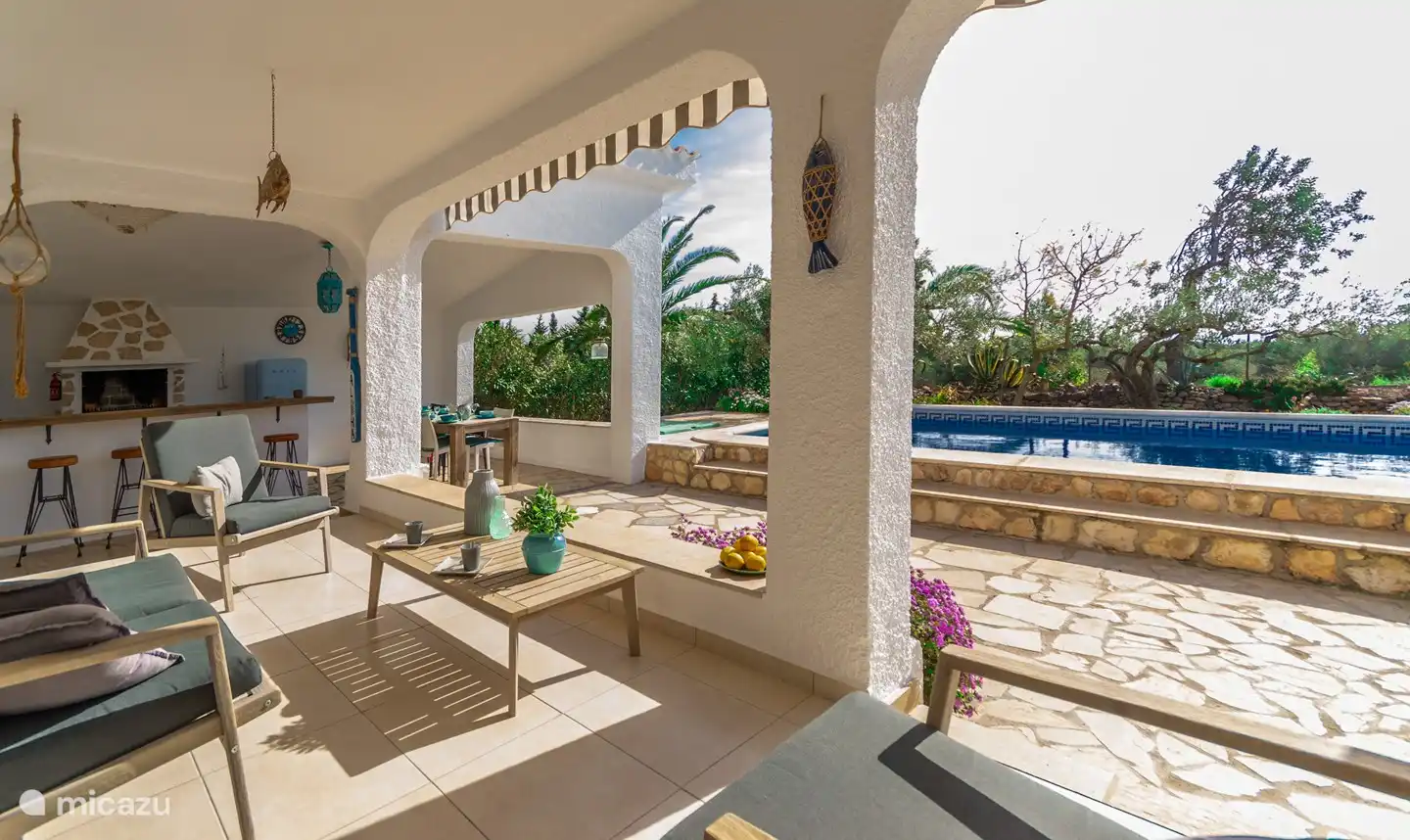 Überdachte Außenterrasse