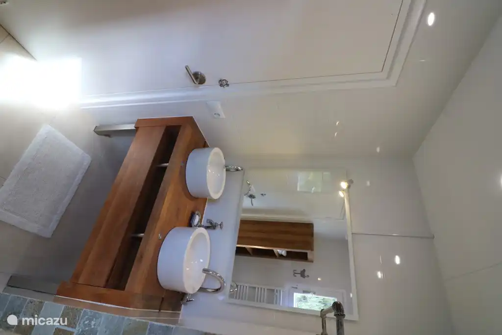 Badezimmer im ersten Stock