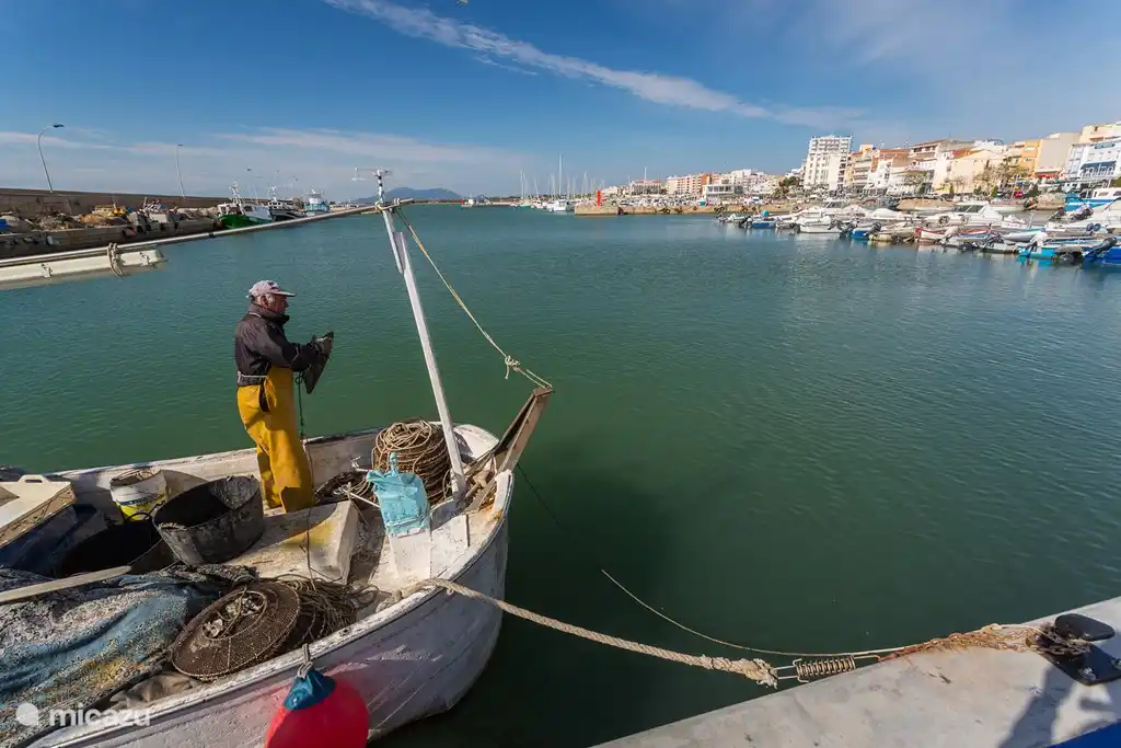 Fischerboot im Hafen
