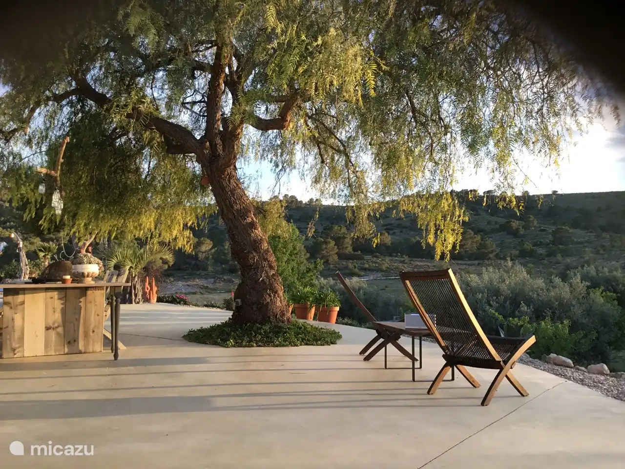 Profitez du coucher de soleil avec un verre de vin ??