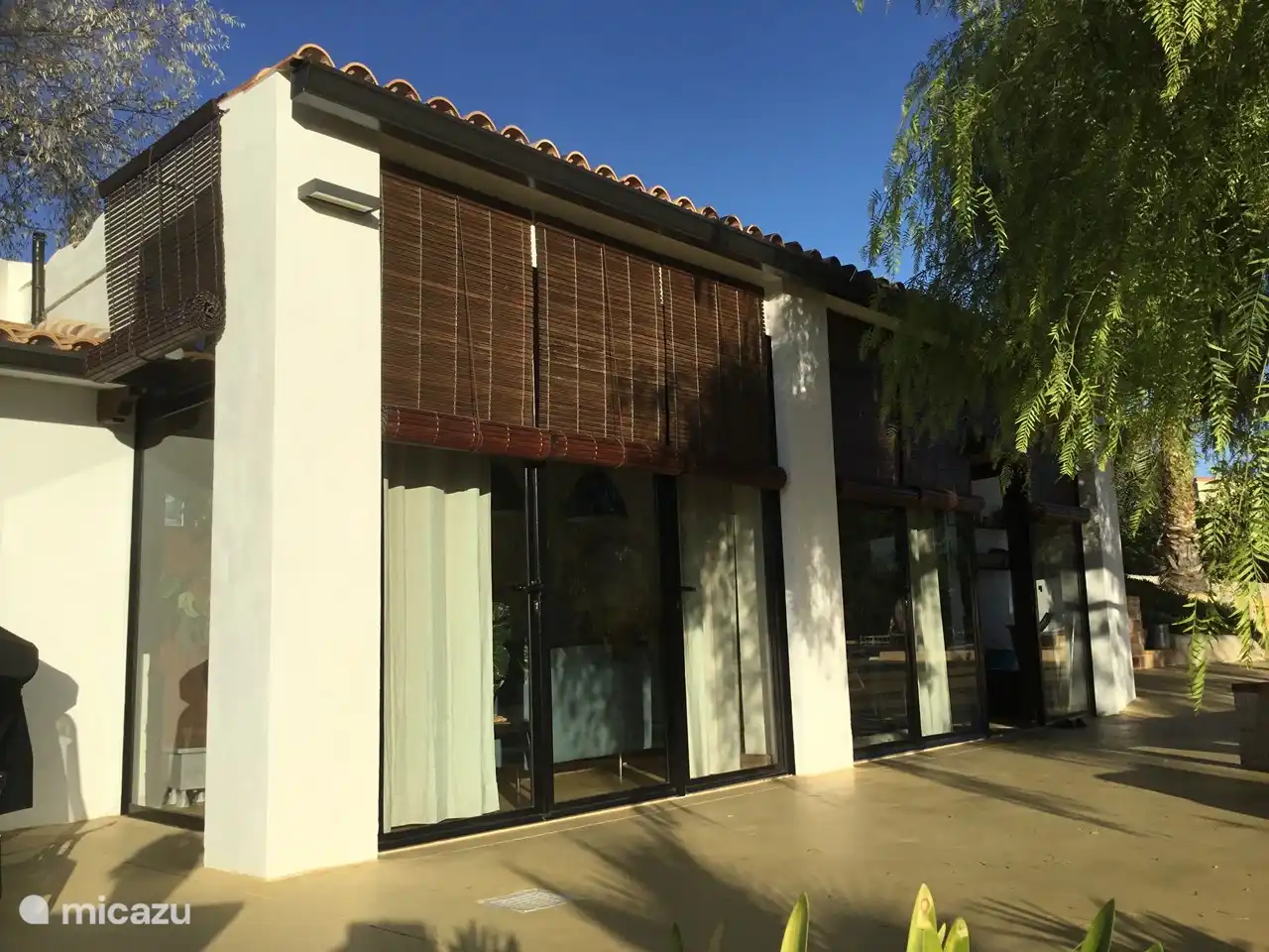 Les volets offrent une atmosphère, un confort et un refroidissement pendant les mois les plus chauds