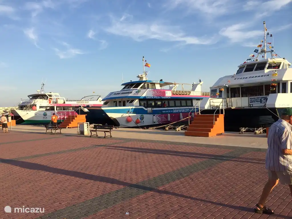 Ceux qui veulent faire une excursion d'une journée sur l'île de Tabarca peuvent le faire depuis n'importe quelle ville balnéaire voisine.