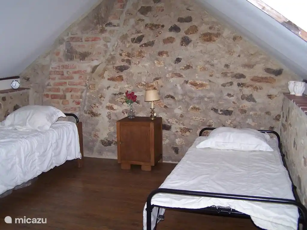 2 Schlafzimmer ein perz. Betten