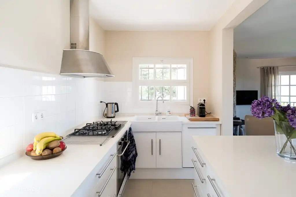 Cuisine ouverte spacieuse.