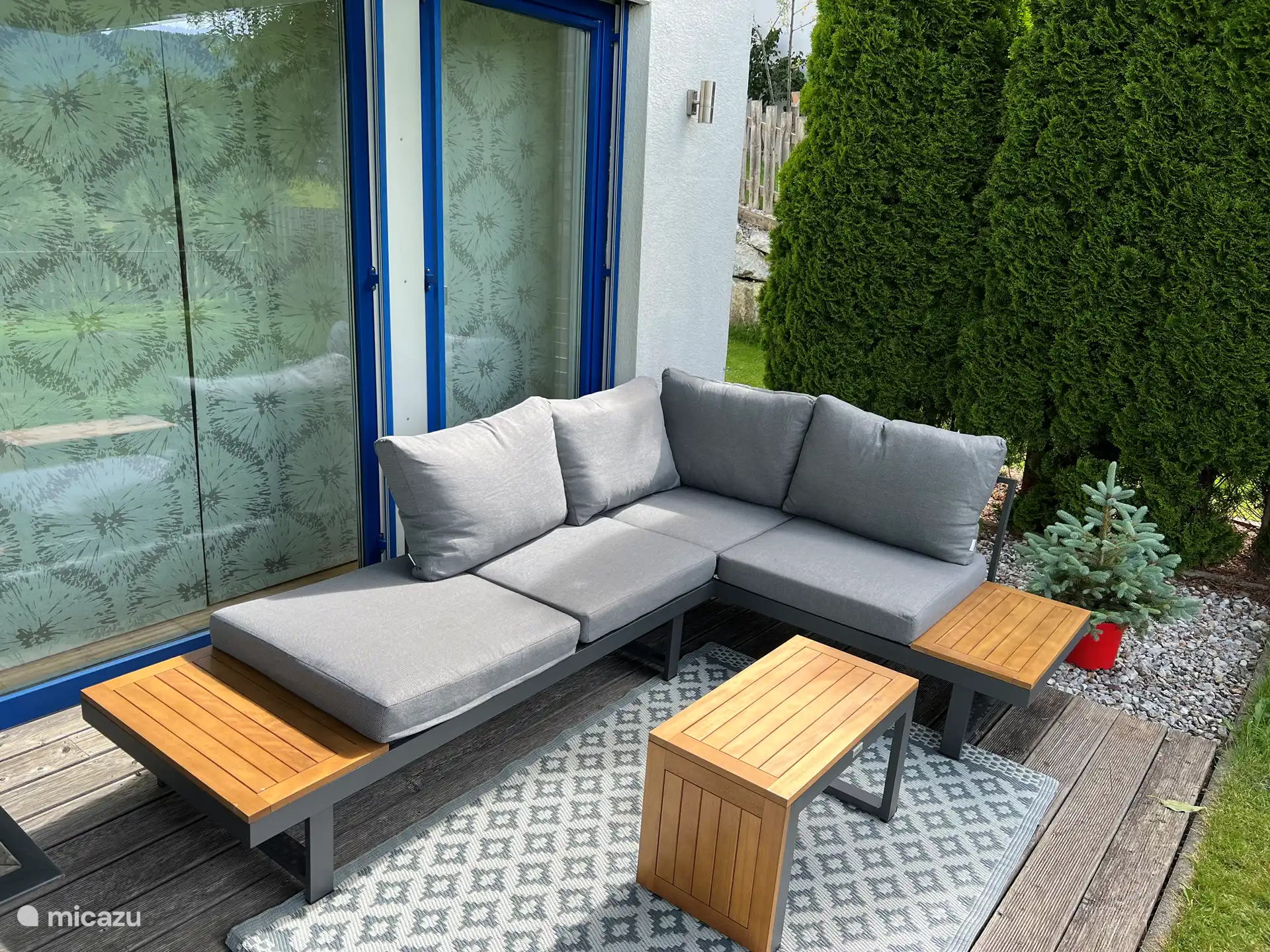 Lounge im schönen Garten