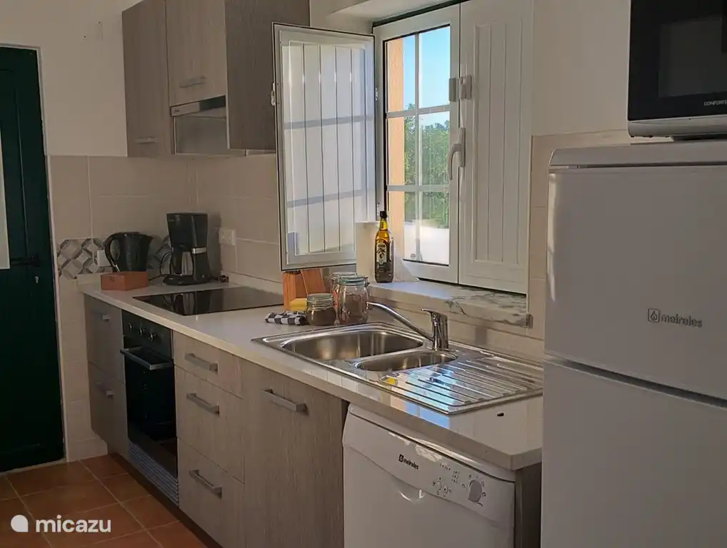 volledig ingerichte keuken