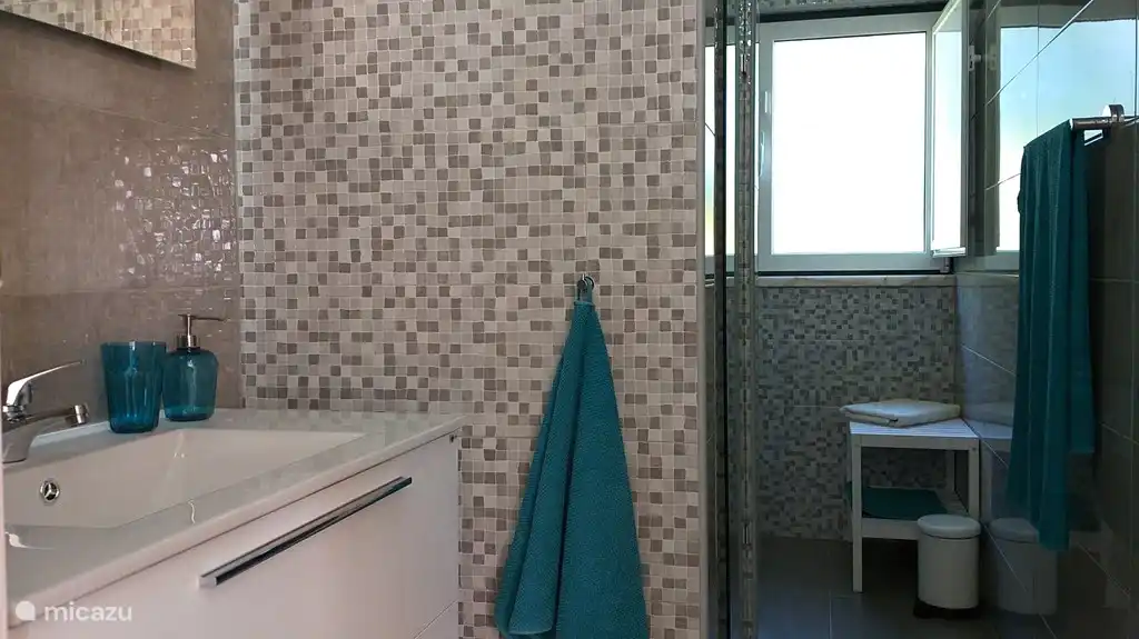 badkamer naast slaapkamer