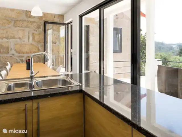 Lugar do Pego huren in Portugal, Viseu, Tondela - vakantiehuis Vanuit de woonkeuken zicht op de bergen en bossen