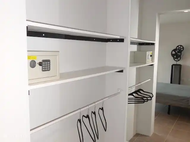 Studio MyShadows Strand zu Fuß erreichbar in Aruba, Aruba Nord, Eagle Beach - studio Schrank
