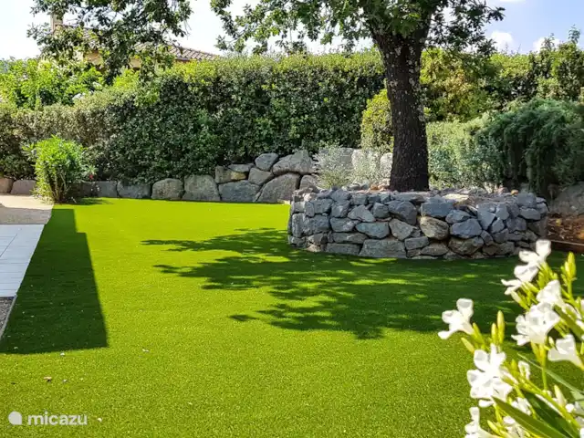 Villa Beau Rêve avec piscine privée | France, Ardèche, Vallon-Pont-d'Arc - villa Jardin derrière la terrasse