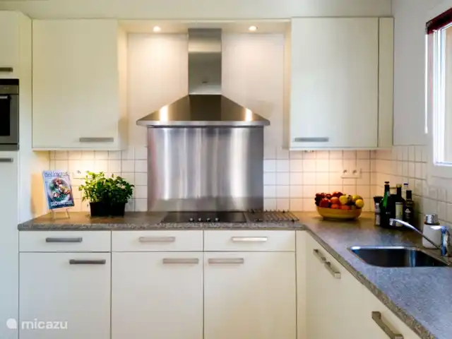 Villa Beau Rêve avec piscine privée | France, Ardèche, Vallon-Pont-d'Arc - villa Cuisine équipée de tout le confort moderne : lave-vaisselle, réfrigérateur, plaque vitrocéramique, combi four/micro-onde.