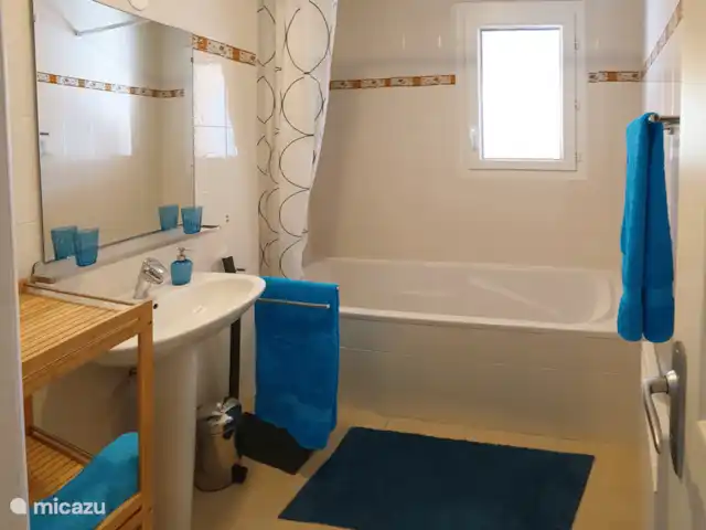 Villa Beau Rêve avec piscine privée | France, Ardèche, Vallon-Pont-d'Arc - villa Salle de bain au rez-de-chaussée