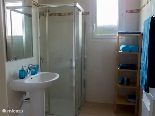 Villa Beau Rêve avec piscine privée | France, Ardèche, Vallon-Pont-d'Arc - villa Douche au deuxième étage