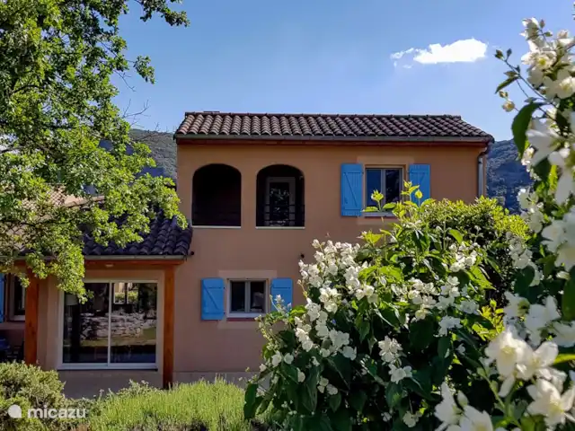 Villa Beau Rêve avec piscine privée | France, Ardèche, Vallon-Pont-d'Arc - villa Vue de l'arrière de la villa.