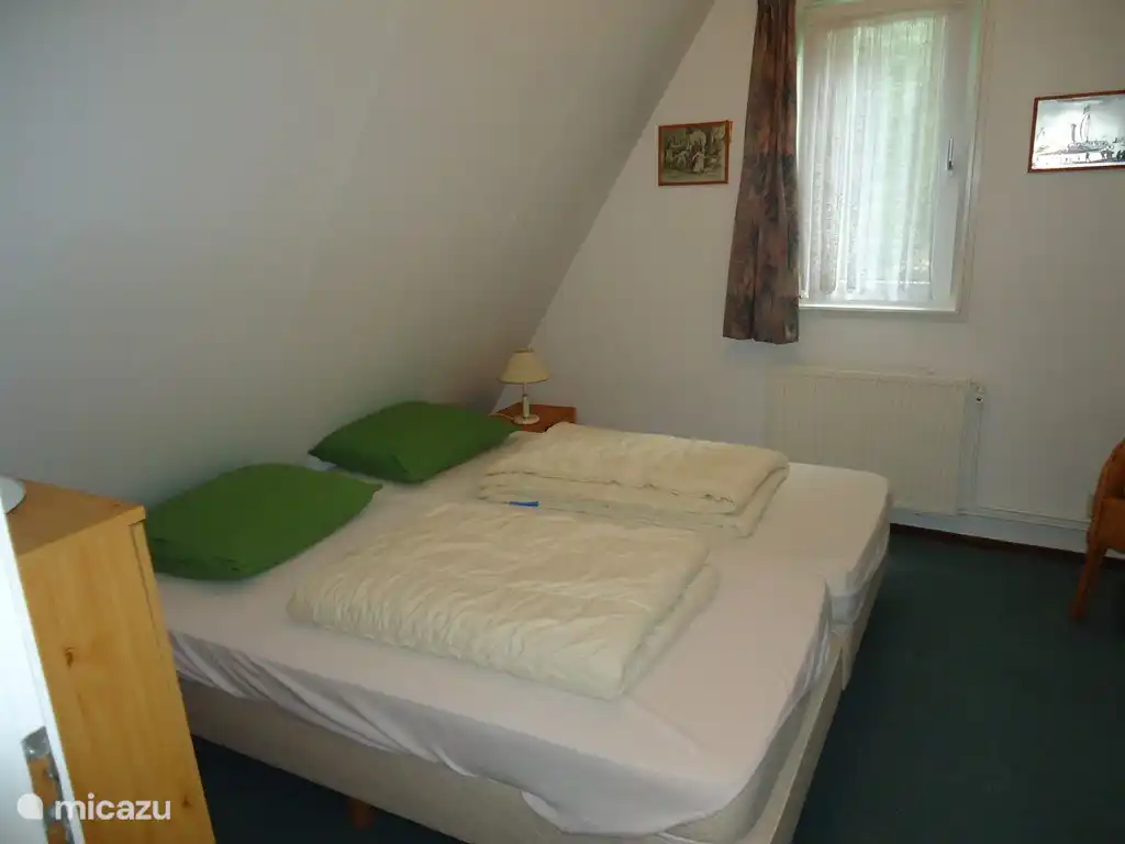 Schlafzimmer 1