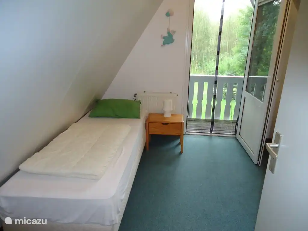 Schlafzimmer 2 links