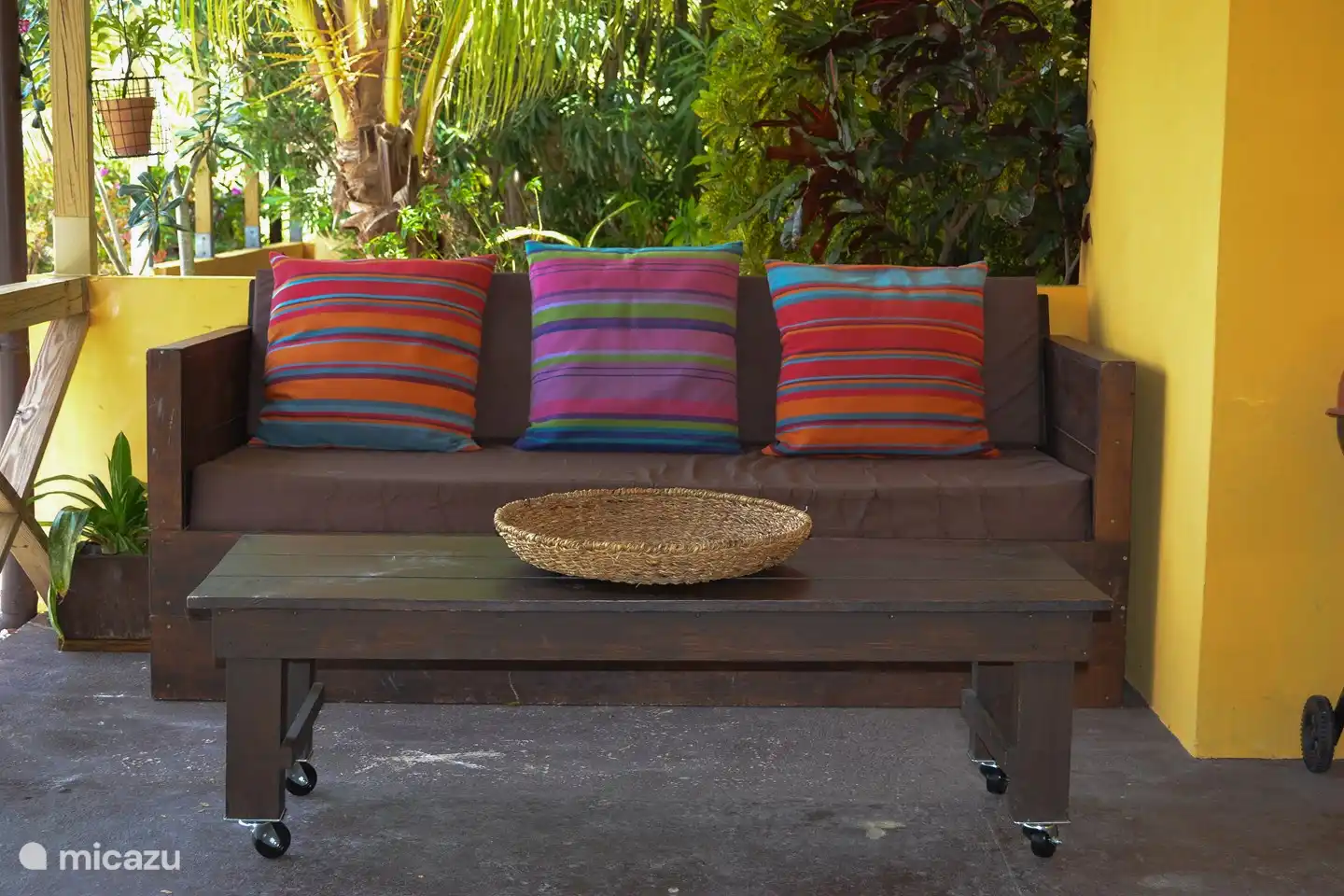 Sofá lounge en la terraza.