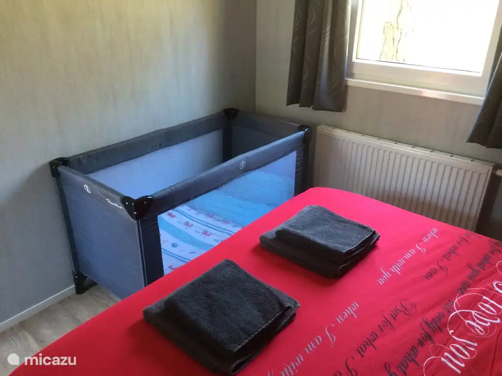 Dieses Zimmer ist auch Platz für das Camp Bett.