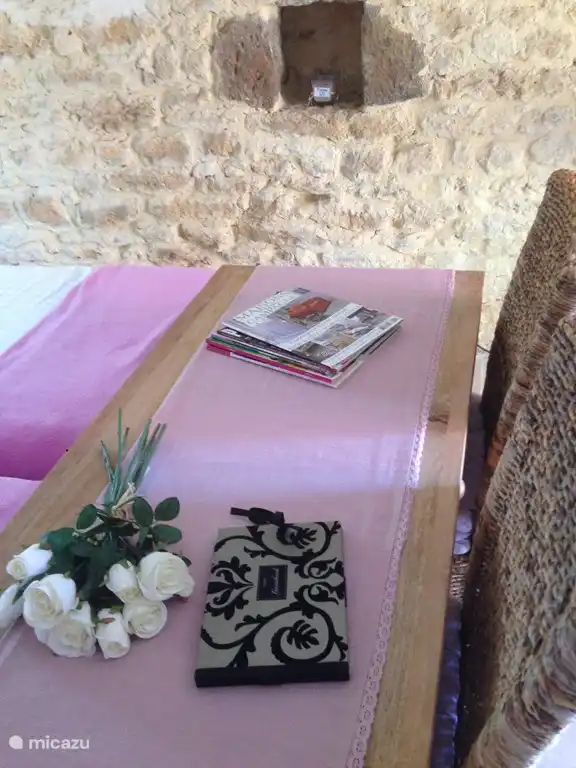 Schreibtisch mit Gästebuch