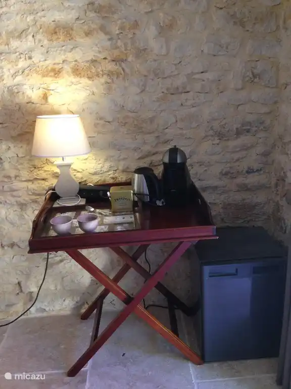 Kaffee und Tee Maschine mit Minibar