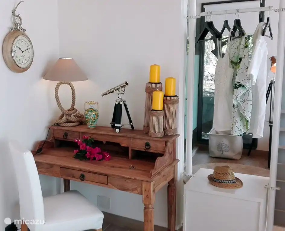 Wireless-LAN, Informationsbroschüren, Kleiderschrank