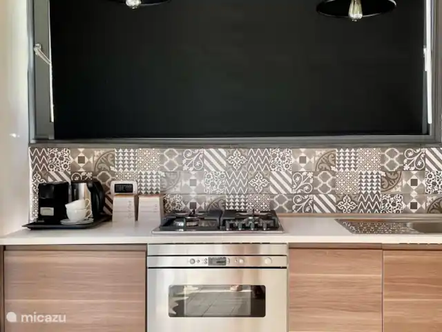 Casa Oliva Nera- Lemon Suite huren in Italië, Sicilië, Acireale - appartement Moderne keuken met Nespresso-apparaat, combi oven en waterkoker