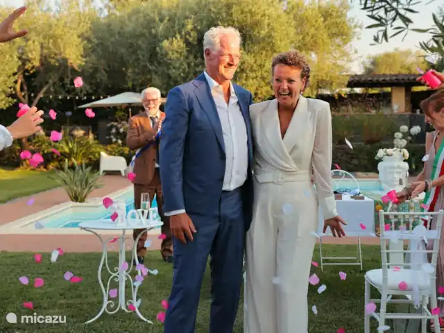 Casa Oliva Nera- Lemon Suite huren in Italië, Sicilië, Acireale - appartement Trouwen op Sicilië in de zomertuin van Casa Oliva Nera, intiem, romantisch en naar jullie wensen en budget...Viva gli sposi, Leve het bruidspaar|!
Organisatie; F & B, ceremonie, speech, tolk ita- nl, accommodatie gasten, weekend/ week programma, transfers