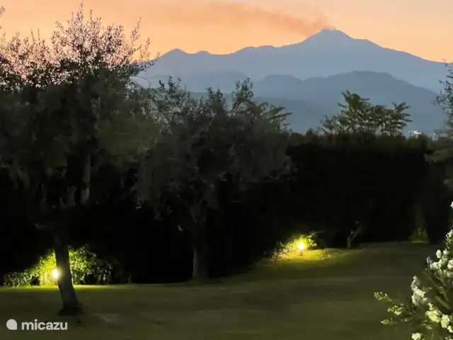 Casa Oliva Nera- Lemon Suite huren in Italië, Sicilië, Acireale - appartement Met de Etna op de achtergrond elke dag een ander schouwspel . Casa Oliva Nera: Holiday in nature & style !