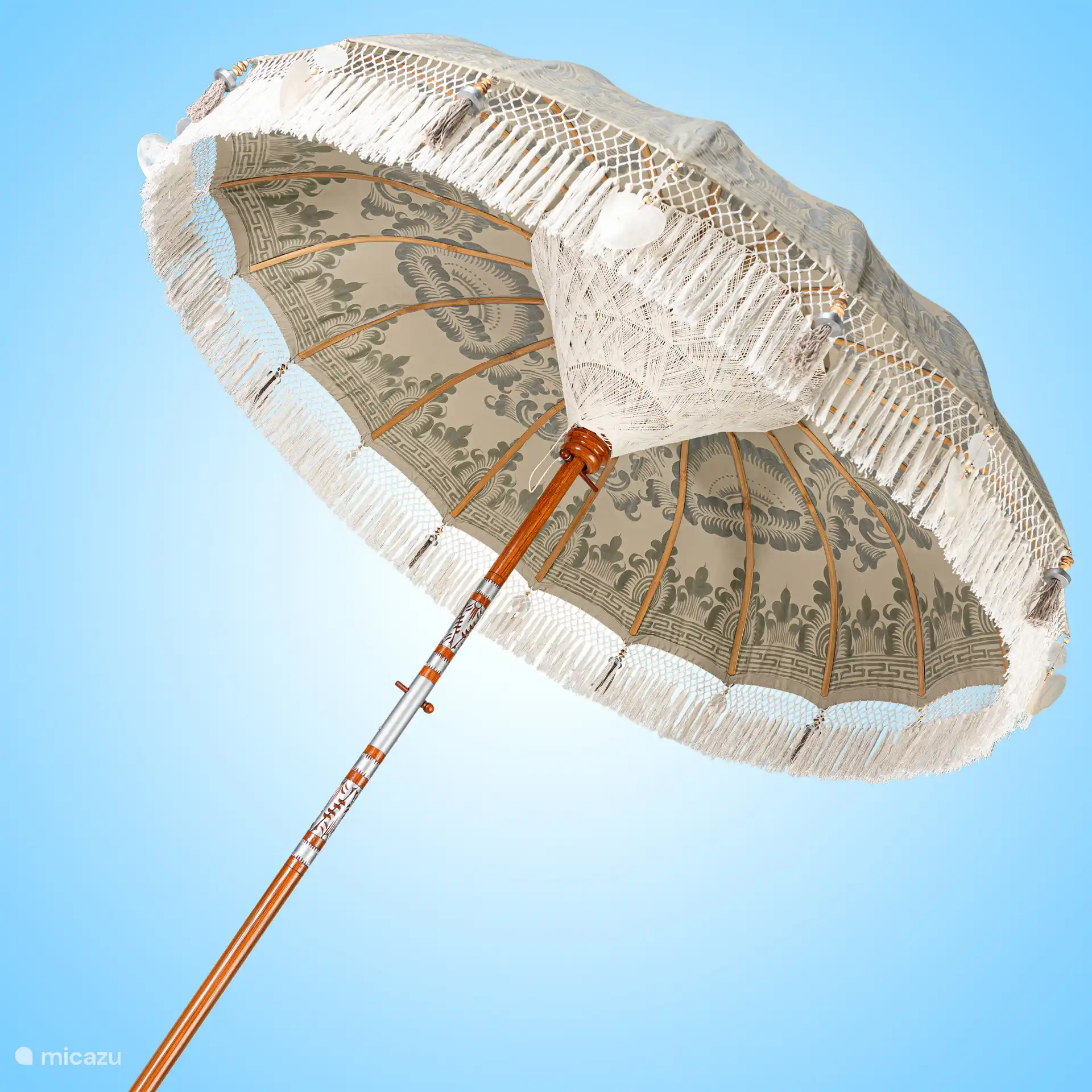 Voici mon entreprise Bali Parasol et en ce moment ce parasol est sur la terrasse... Faire attention avec ? C’est bien si tu viens. Salutations Ilse 