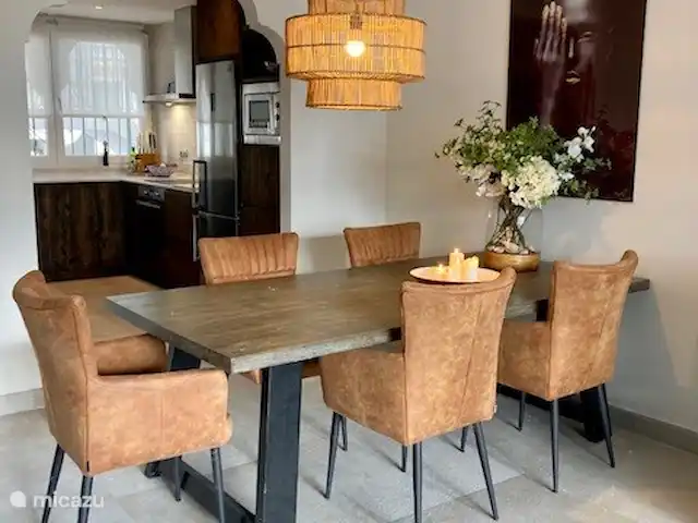 Boutique apt Marbella - Front de mer | Espagne, Costa del Sol, Marbella - appartement Grande table à manger avec 8 chaises égales. Remplissez le frigo pour une soirée amusante !
