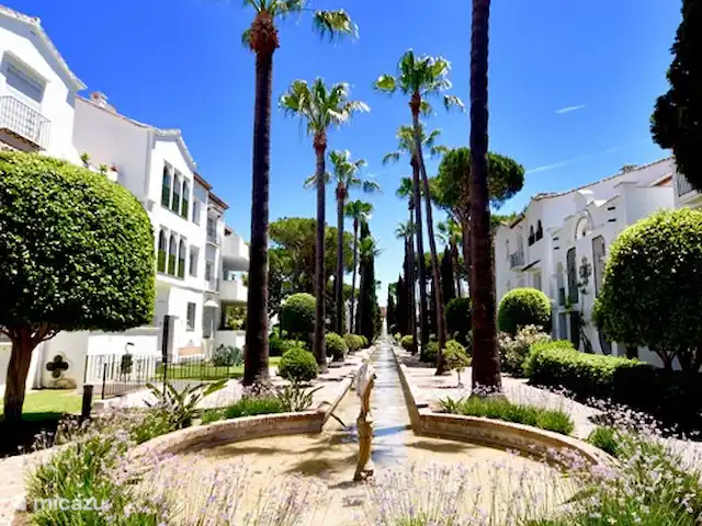 Boutique apt Marbella - Front de mer | Espagne, Costa del Sol, Marbella - appartement Entrée andalouse de notre appartement. Avec des fontaines et jeux d'eau.
