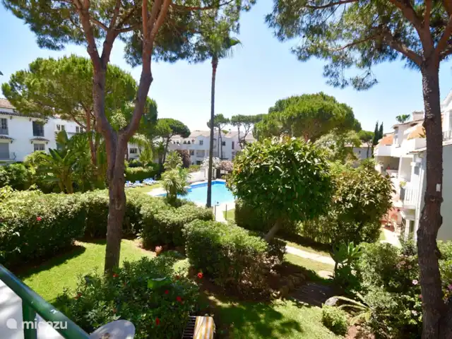 Boutique apt Marbella - Front de mer | Espagne, Costa del Sol, Marbella - appartement Vue depuis la terrasse, on entend le gazouillis des oiseaux..