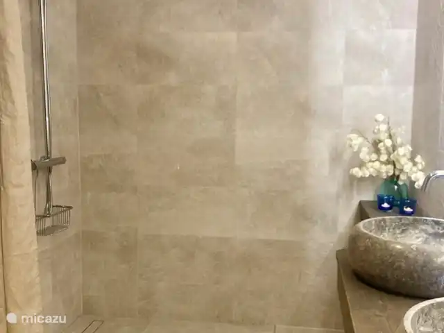 Boutique apt Marbella - Front de mer | Espagne, Costa del Sol, Marbella - appartement Douche à l'italienne chambre parentale