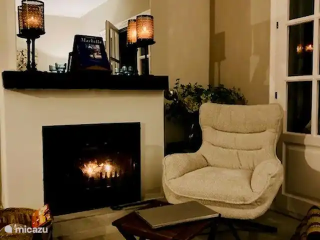 Boutique apt Marbella - Front de mer | Espagne, Costa del Sol, Marbella - appartement Pour les soirées plus froides de l’hiver. Lire au coin du feu