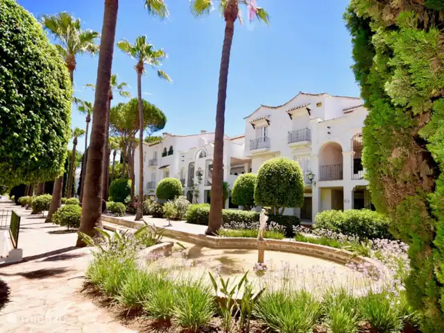 Boutique apt Marbella - Front de mer | Espagne, Costa del Sol, Marbella - appartement Complexe construit entièrement dans le style mauresque andalou. Beaucoup de jeux d’eau, des fontaines et de beaux jardins.