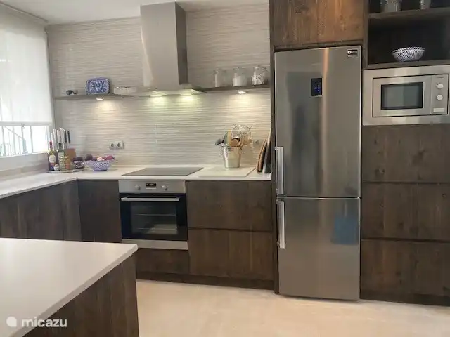 Boutique apt Marbella - Front de mer | Espagne, Costa del Sol, Marbella - appartement Cuisine très spacieuse et complète dans un style andalou moderne. Connecté au salon. Équipé de : réfrigérateur/congélateur - lave-linge & sèche-linge - four - et micro-ondes