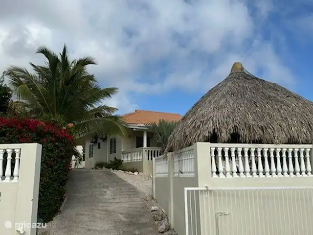 Villa Rayo di Solo con vista al mar en Curazao, Bandabou (oeste), Fontein - villa Entrada de coches