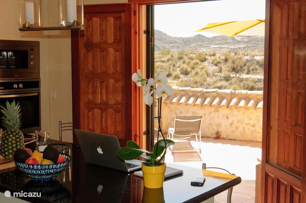 Vista del patio desde la cocina.