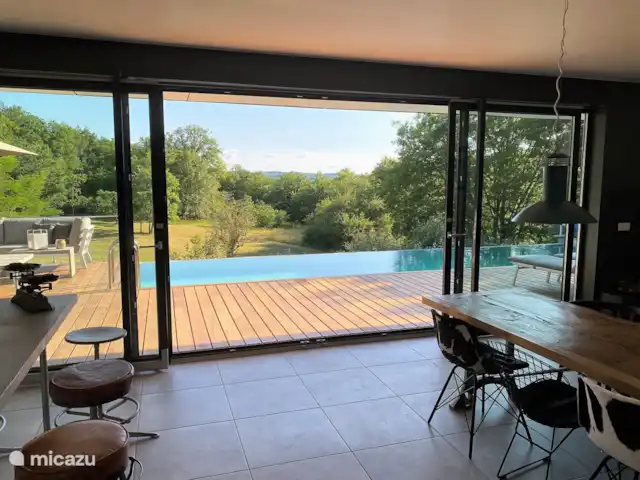 Boutique Villa Marilove huren in Frankrijk, Lot, Souillac - vakantiehuis veranda met uitzicht op het zwembad