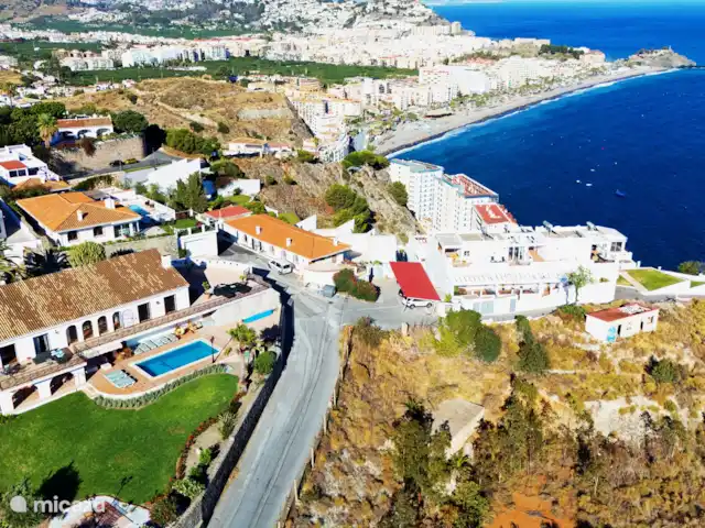 Villa Las Dalias sur la Costa Tropical | Espagne, Costa Tropical, Almuñécar - villa Las Dalias avec Almuñecar en arrière-plan