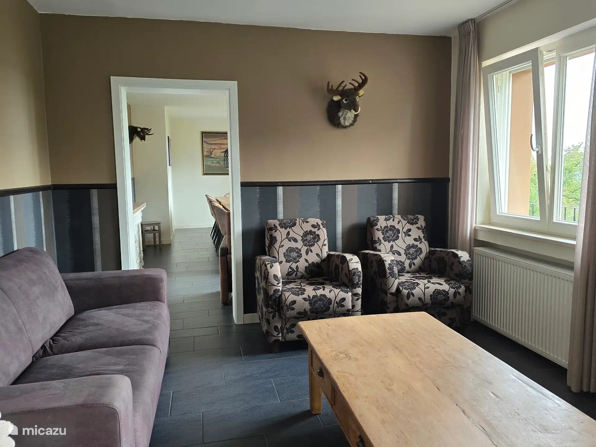 Sala con vista comedor.