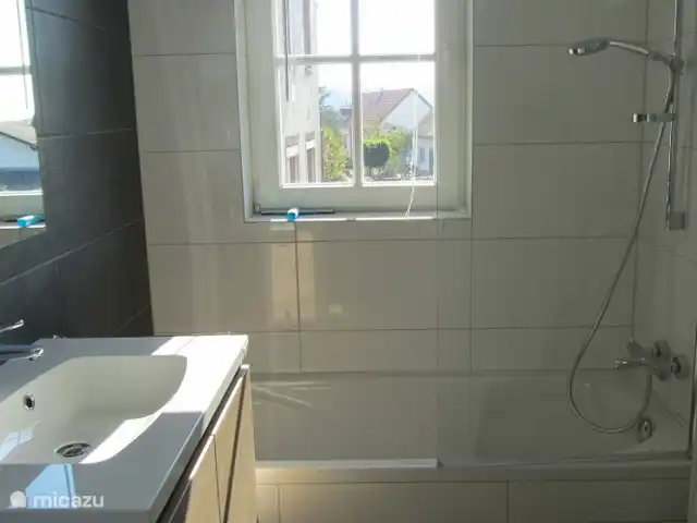 Kylltaler Hof | Allemagne, Eifel, Malbergweich - maison de vacances salle de bain avec baignoire et WC