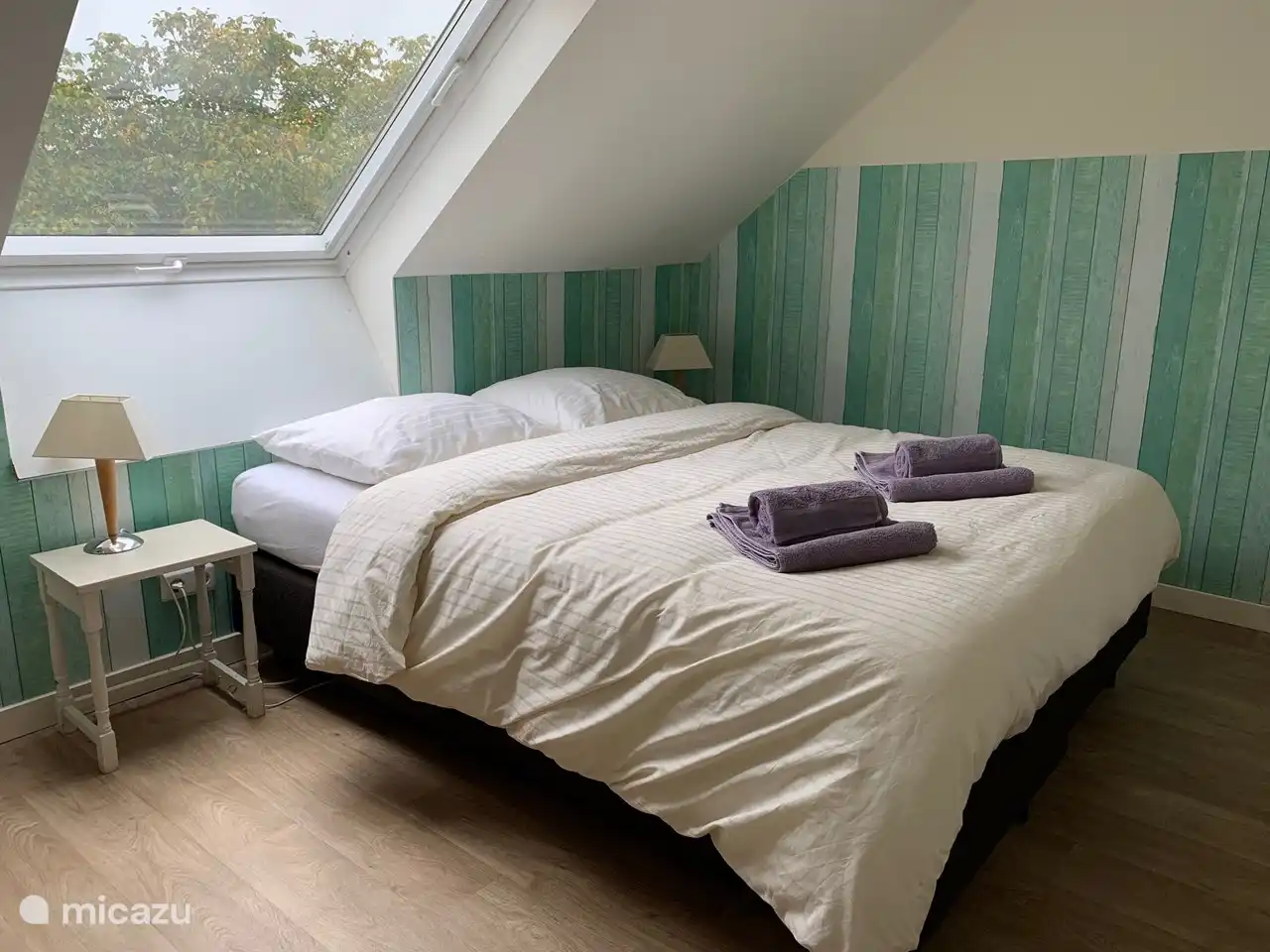 dormitorio con somier doble