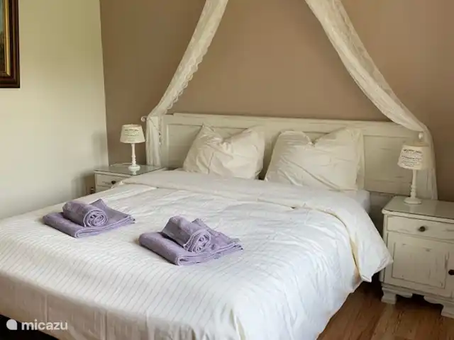Kylltaler Hof | Allemagne, Eifel, Malbergweich - maison de vacances chambre principale avec salle de bain privée et lit double