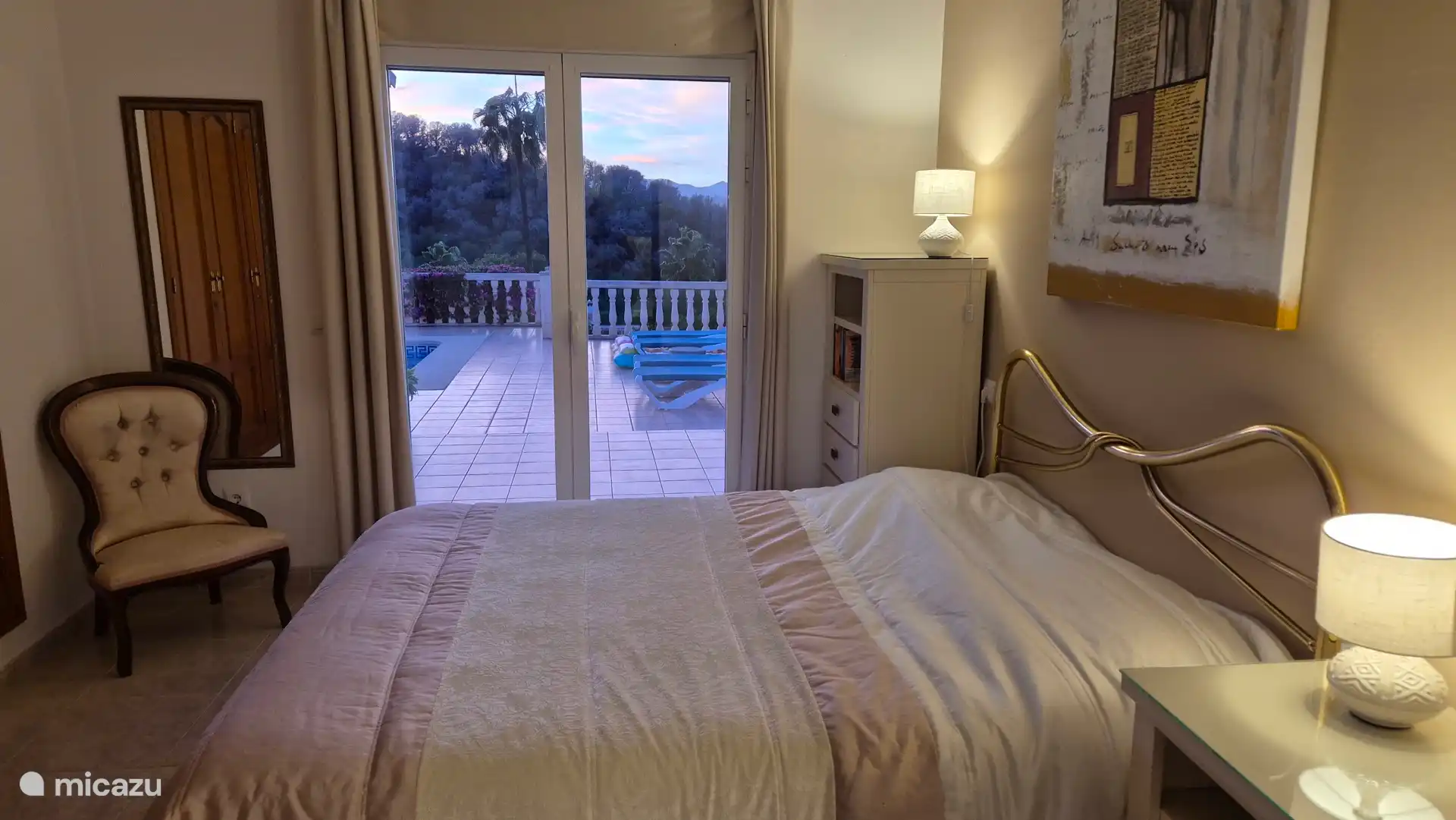 Schlafzimmer 1 (Poolseite)