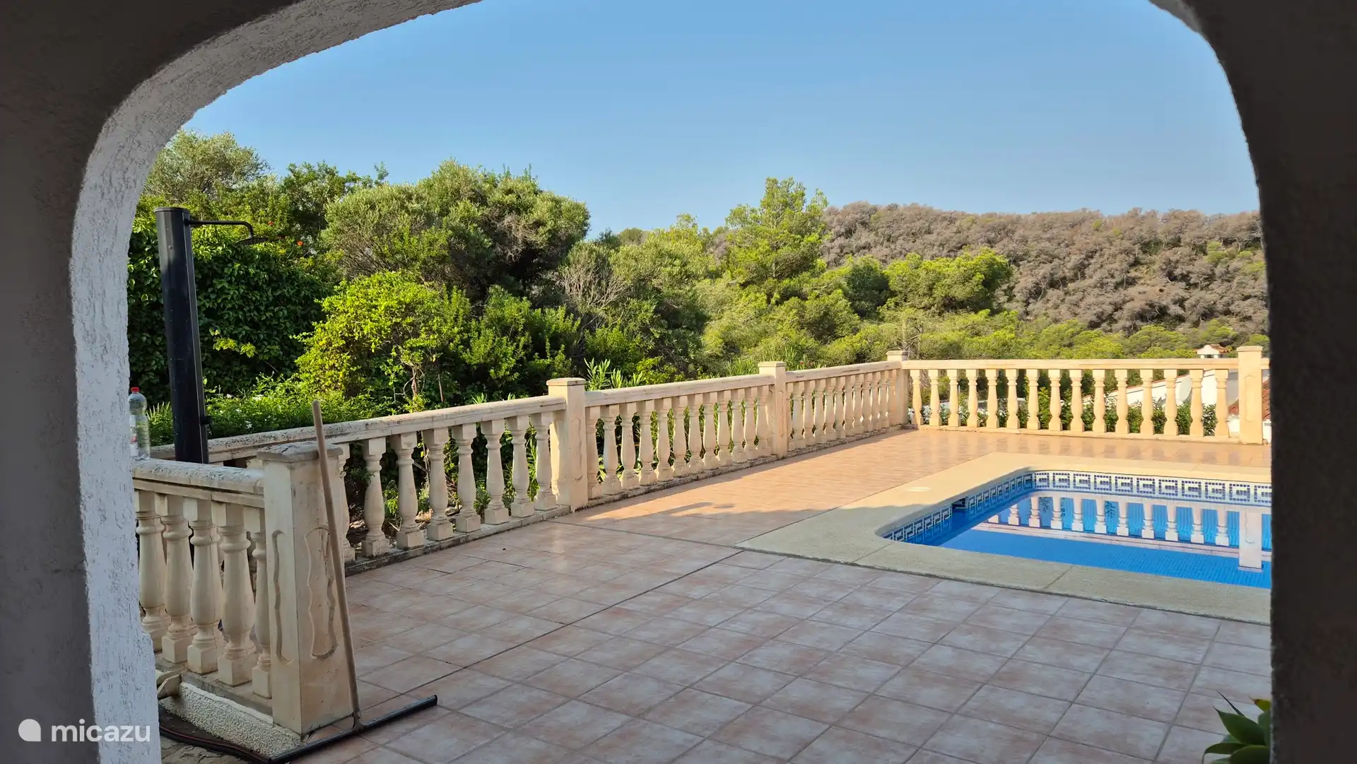 Schwimmbad mit Terrasse