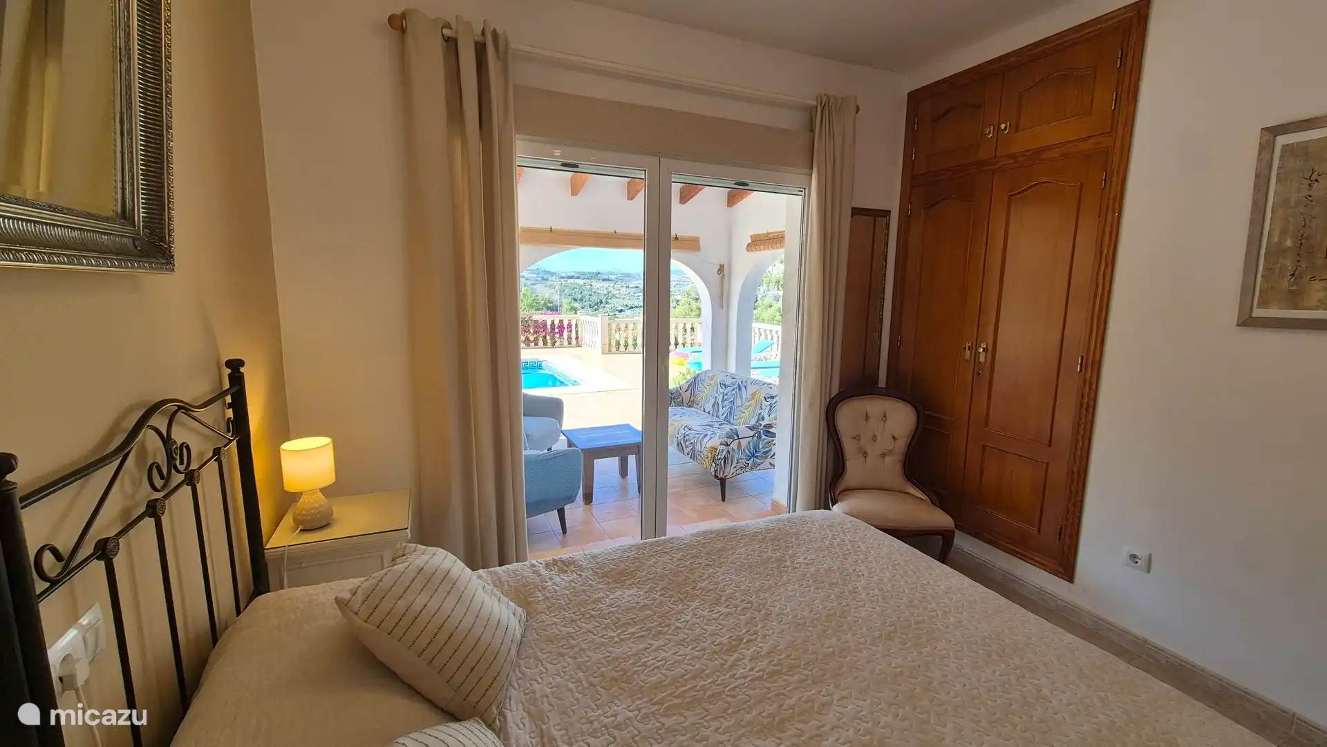 Schlafzimmer 2 (Poolseite)