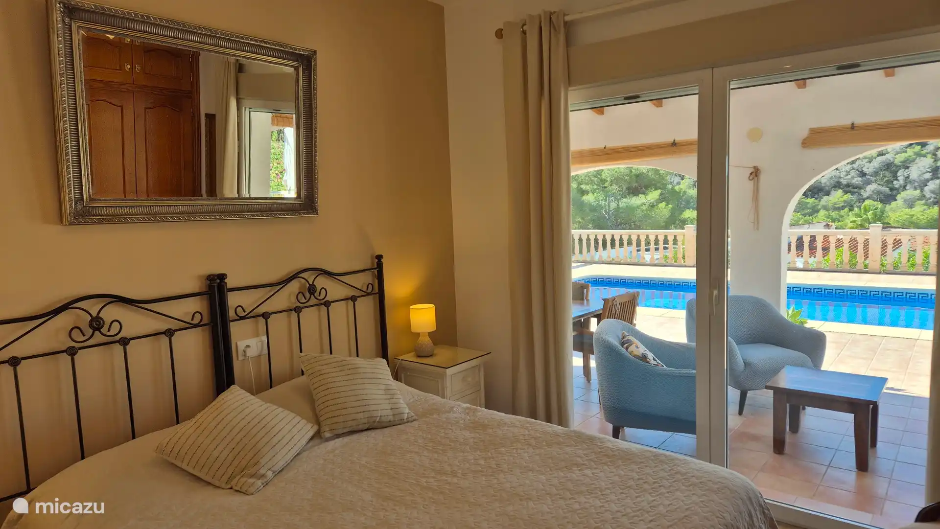 Schlafzimmer 2 (Poolseite)